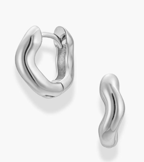 Sloan Wavy Huggie Earrings